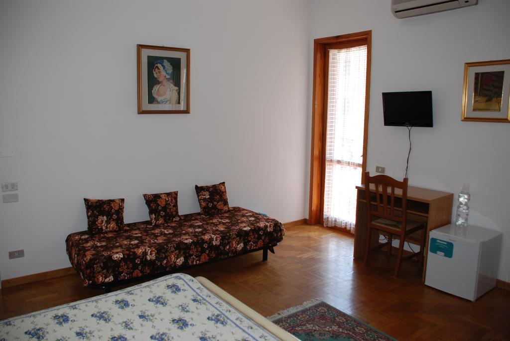 B&B Al Giardino Lecce Ruang foto